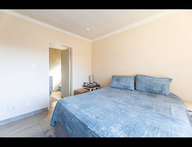 2 BEDROOM TOWNHOUSE FOR SALE IN LONEHILL